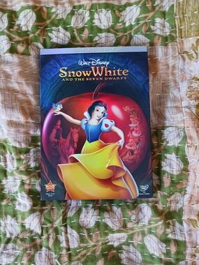 Walt Disney Snow White and the Seven Dwarfs 2-Disc DVD Disney Princess Movie